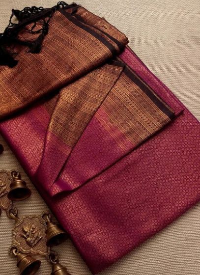 Splendid Wine Soft Silk Weaving Kubera Pattu Saree