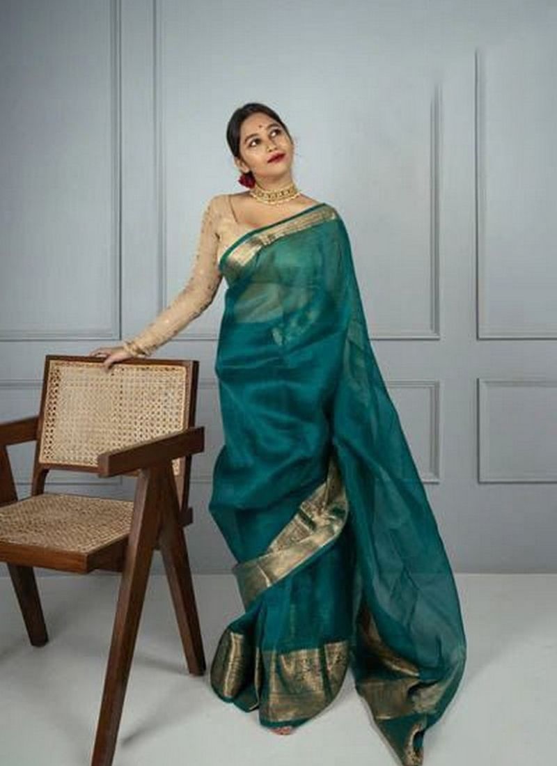 Designer Saree Factory Surplus Stock Sale Wedding Wear Silk Sarees, Saree  Length: 6 m (with blouse piece) at Rs 350 in Mumbai