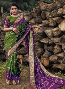 Fashionable Zari Weaving Bandhej Saree For Women